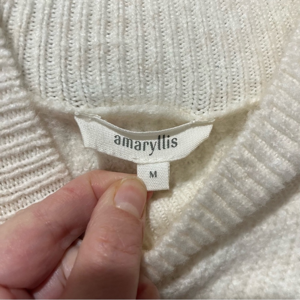 Amaryllis Cream Medium Turtleneck Balloon Long Sleeve Soft - Picture 5 of 8
